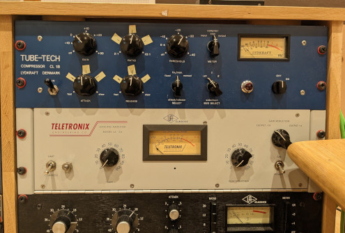 Fully Conditioned and Low-latency Black-box Modeling of Analog ...